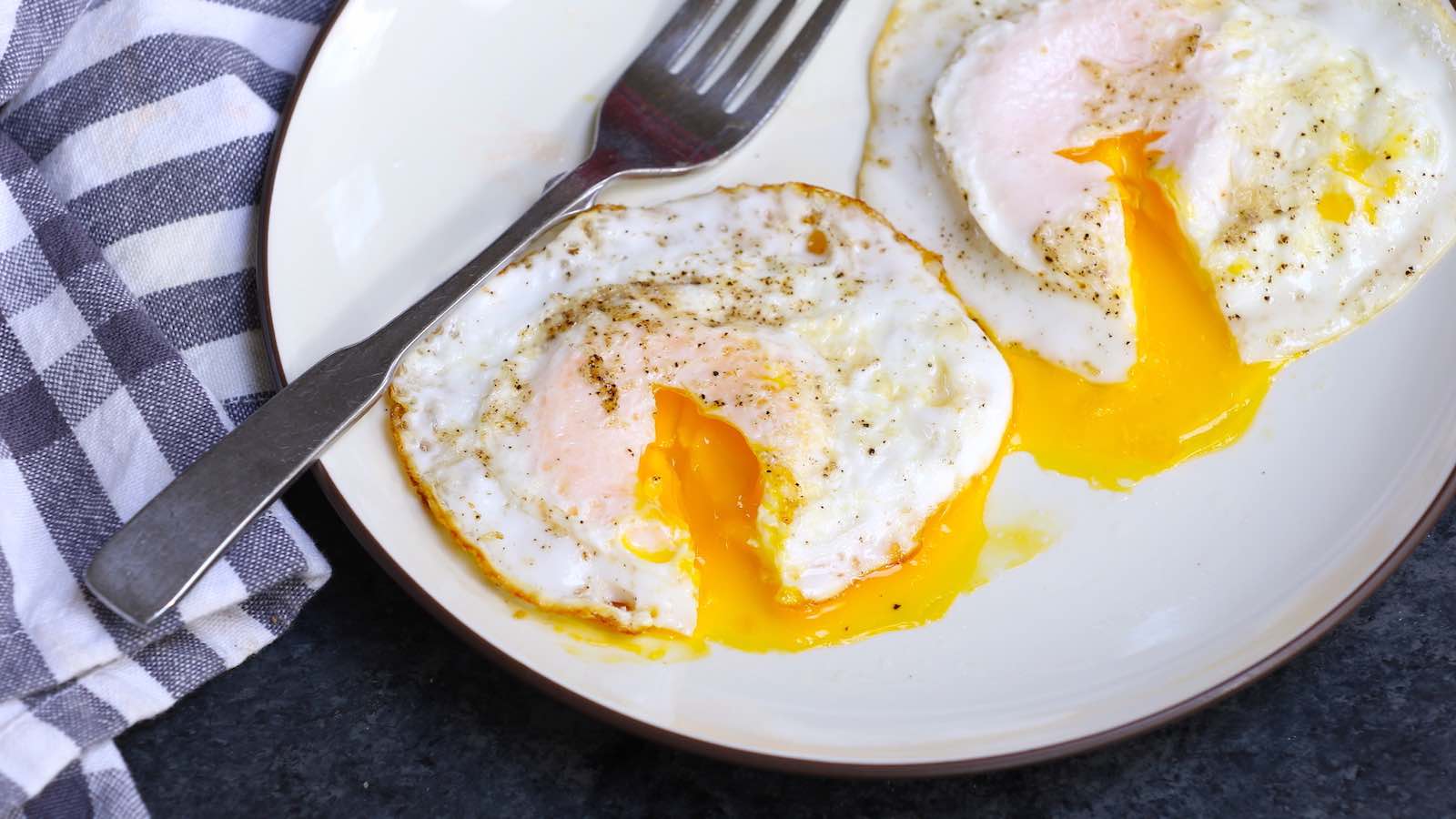 over medium eggs pedir ovos em usa