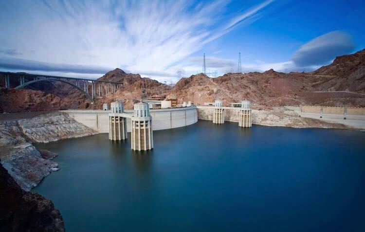 imagem panorâmica da represa hoover dam