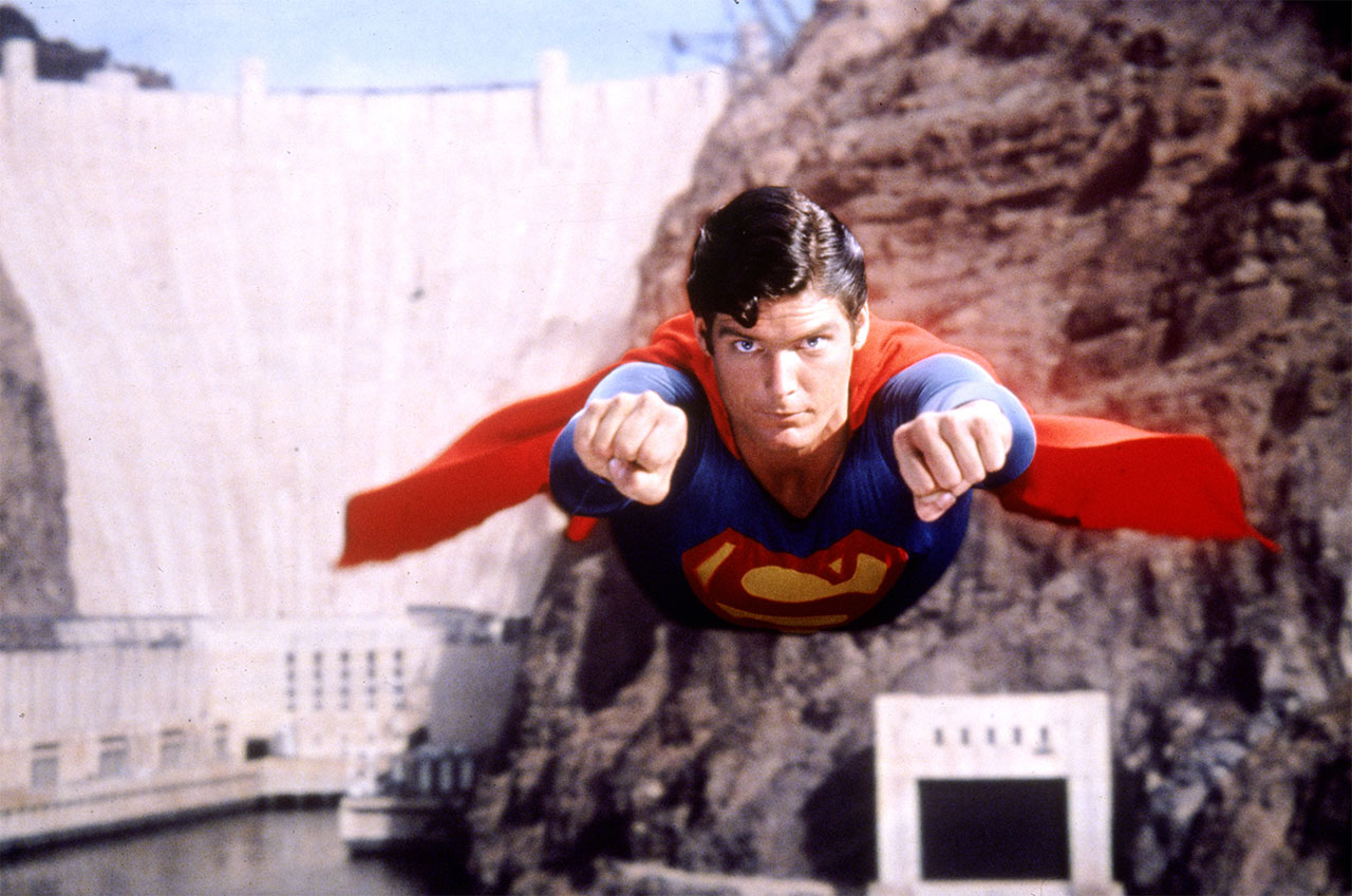  imagem do filme superman, que teve como uma de suas locações a represa hoover dam