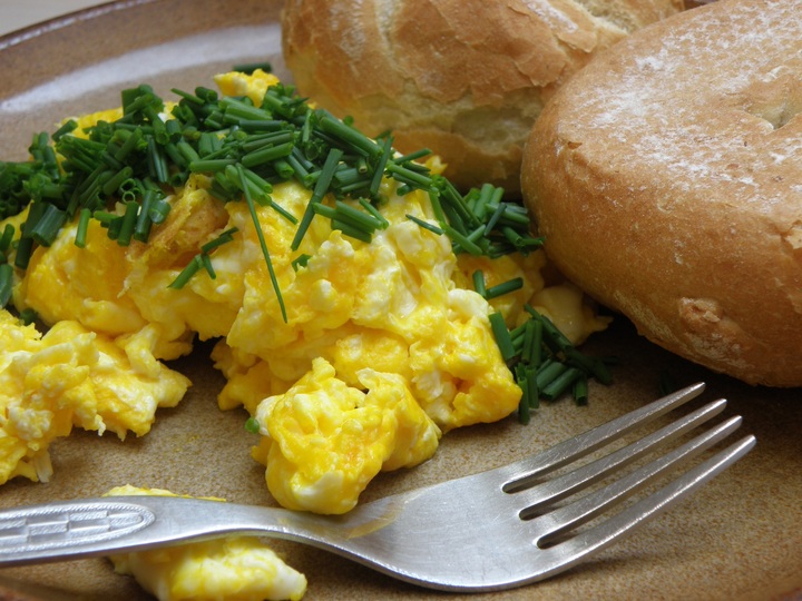 Scrambled eggs ovo mexido dica de como fazer e pedir no cafe da manha nos estados unidos