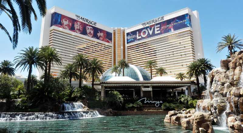 The Mirage Hotel & Casino: Um oásis repleto de cachoeiras