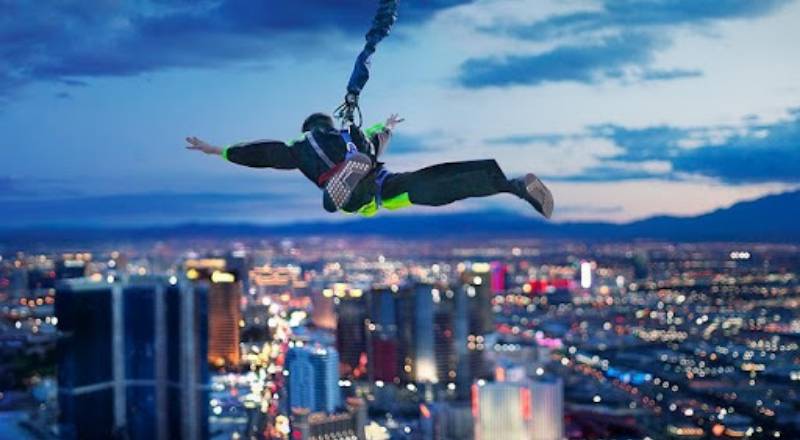 SkyJump a queda livre na Stratosphere Tower