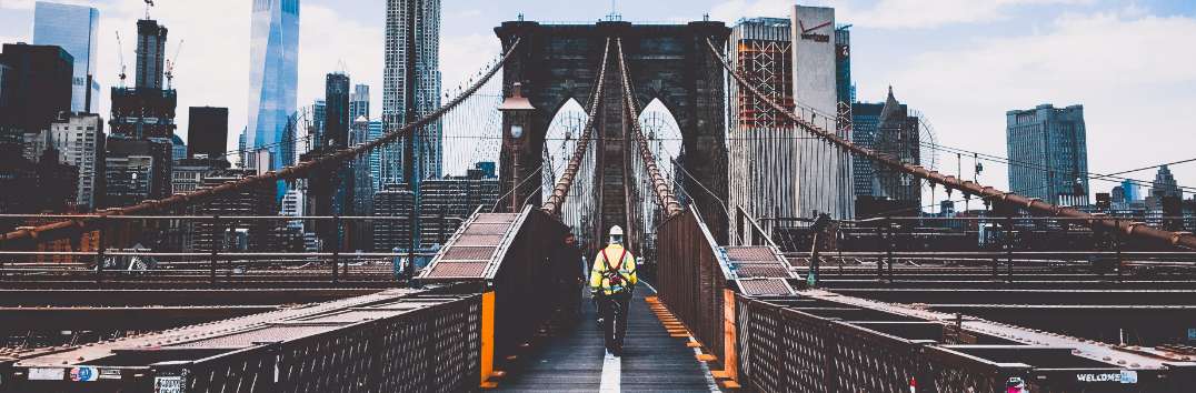 a ponte do brooklyn e um do pontos turisticos de nova york perfeito para tirar fotos inscriveis