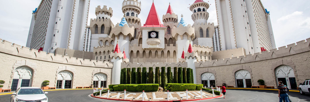 majestosa entrada do hotel e cassino Excalibur em Las Vegas